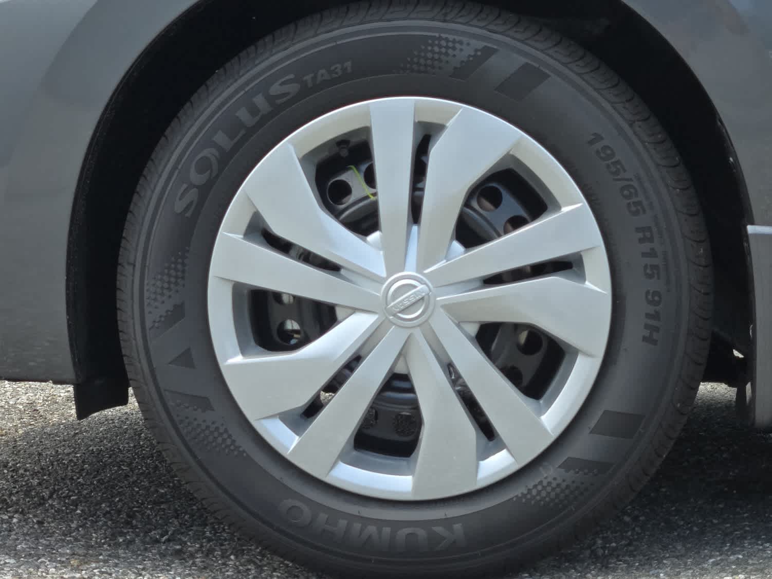2025 Nissan Versa S photo 6