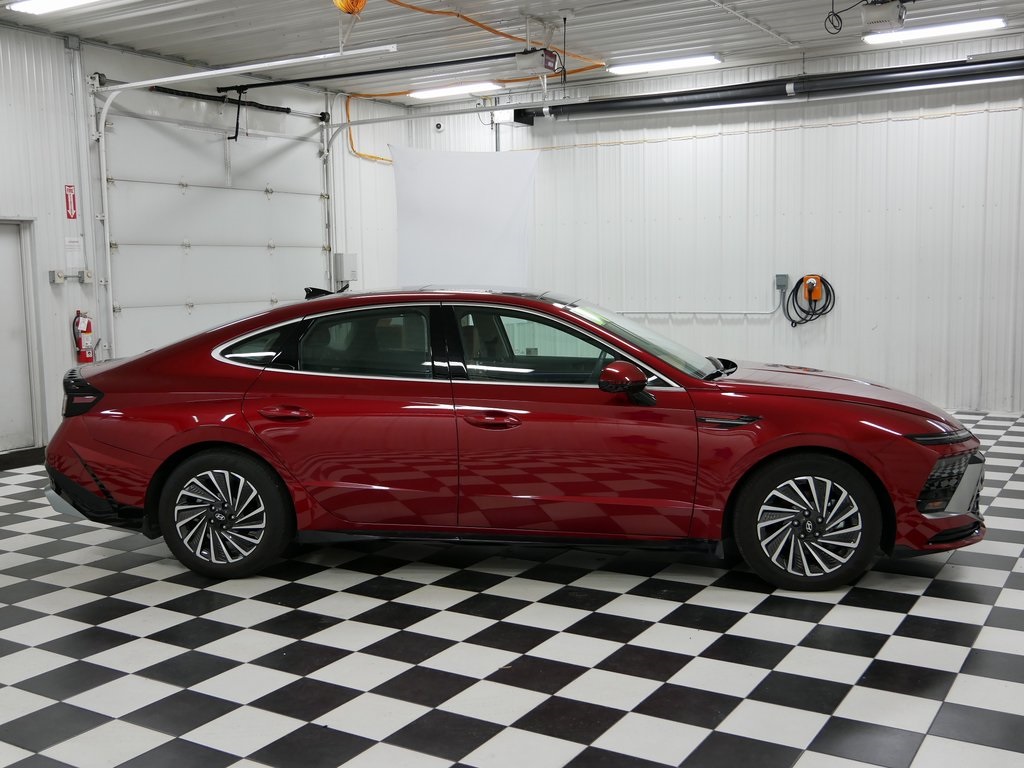 Used 2024 Hyundai Sonata Hybrid Limited with VIN KMHL54JJ1RA101340 for sale in Rochester, Minnesota