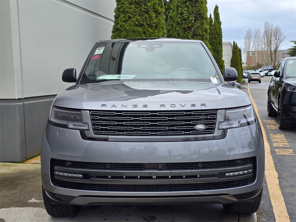 2025 Land Rover Range Rover SE photo 3
