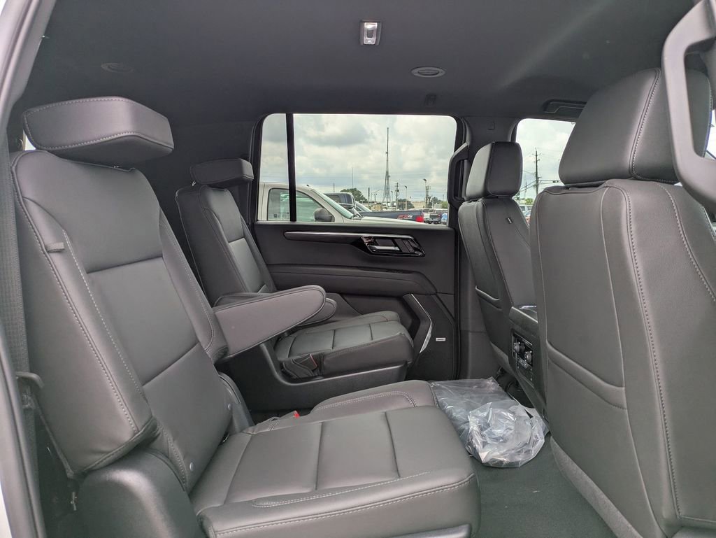 2026 Chevrolet Suburban LT photo 24