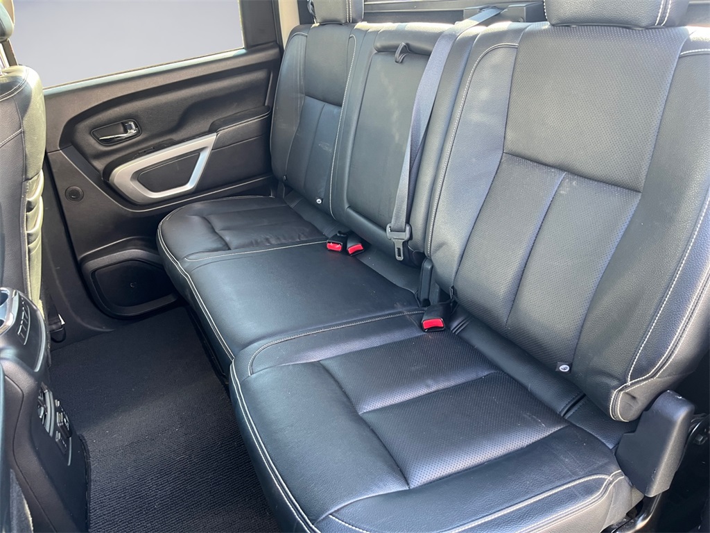 2018 Nissan Titan PRO-4X photo 16