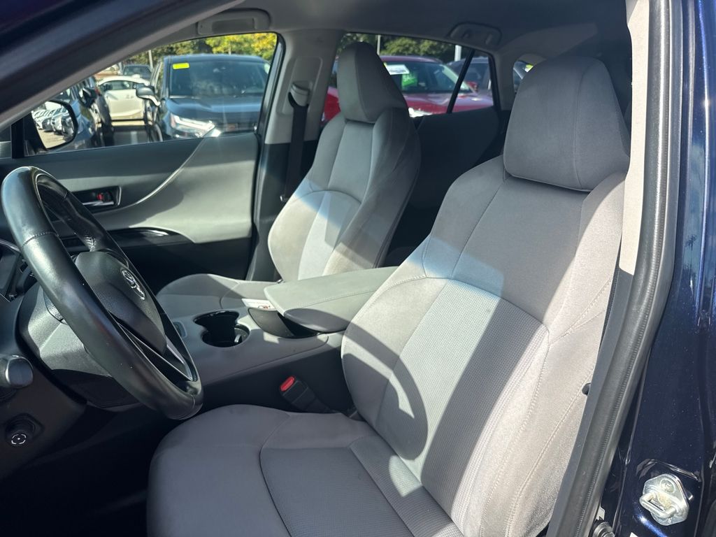 2021 Toyota Venza LE photo 2