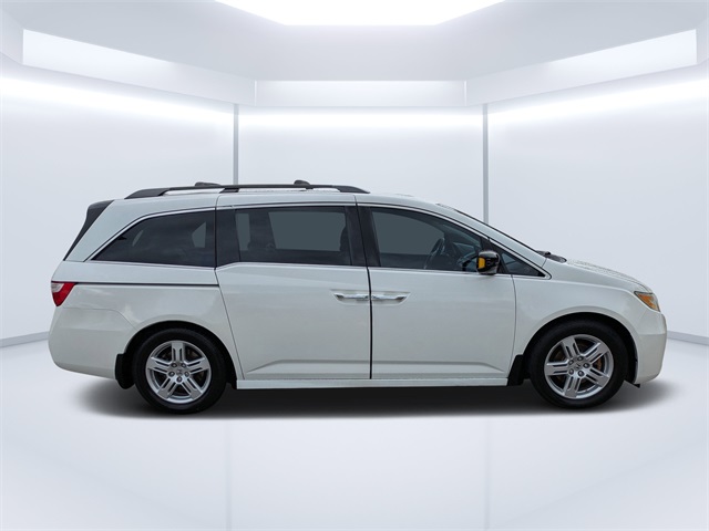 2013 Honda Odyssey Touring photo 2
