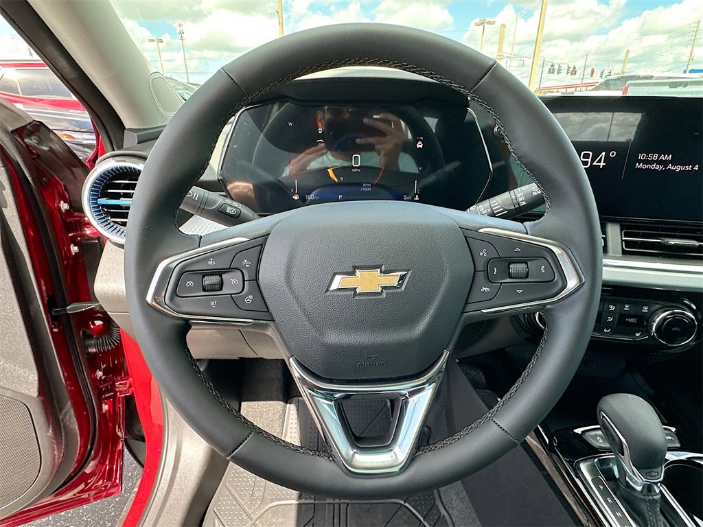 2025 Chevrolet Trax LT photo 7