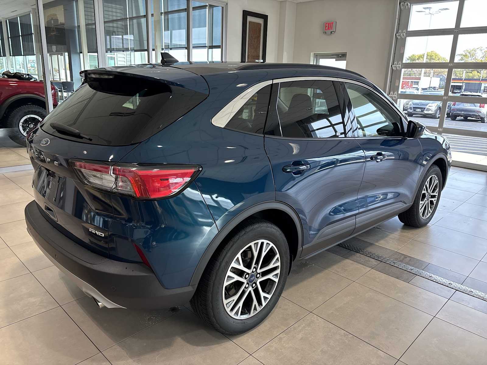 2020 Ford Escape SEL photo 2