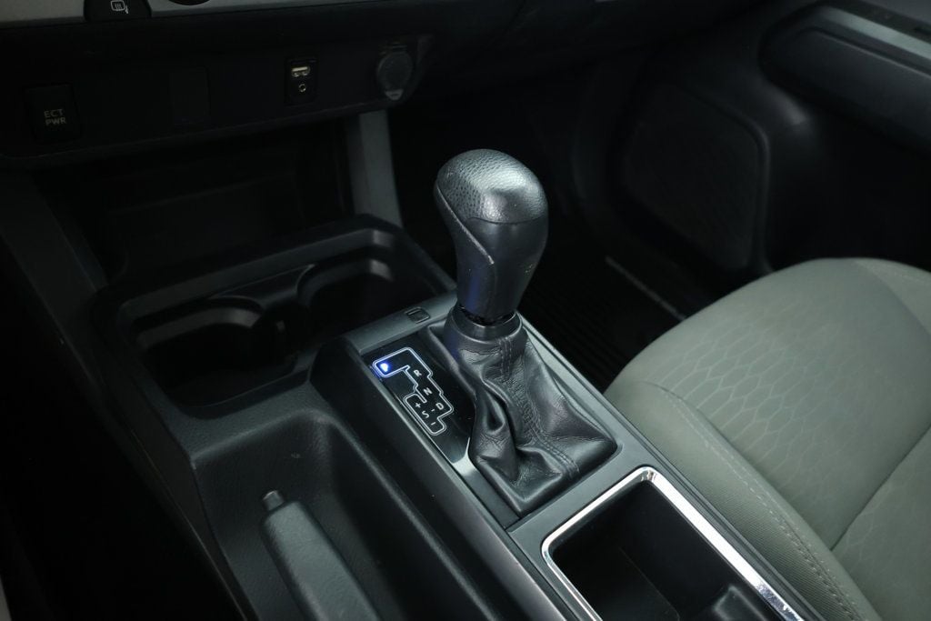 2018 Toyota Tacoma SR5 TRD Sport photo 13