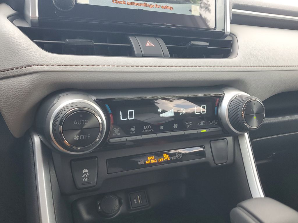 2025 Toyota RAV4 Hybrid XLE photo 21