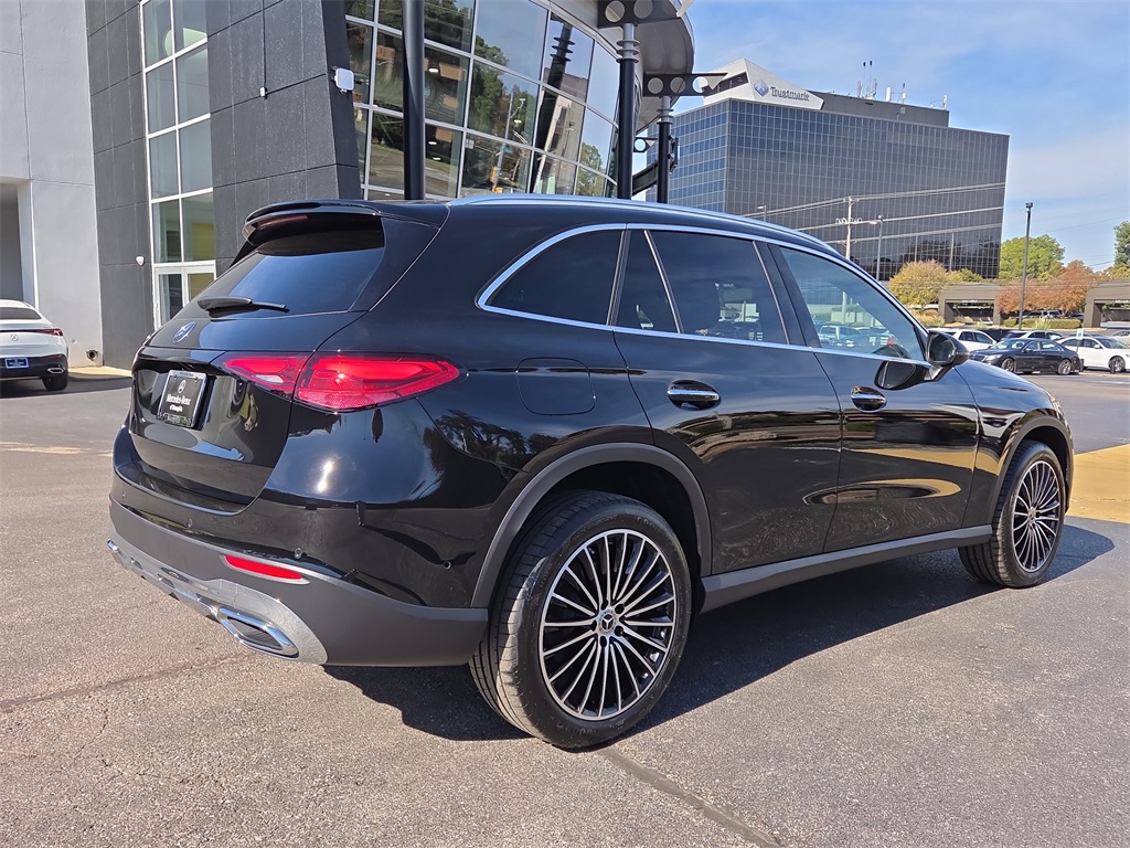 2025 Mercedes Benz GLC 300 photo 4
