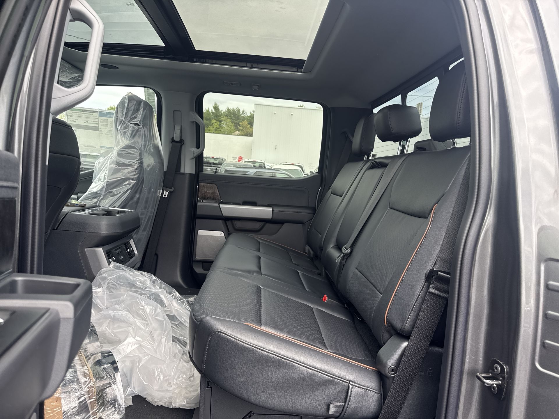 2025 Ford F-350 Lariat photo 4