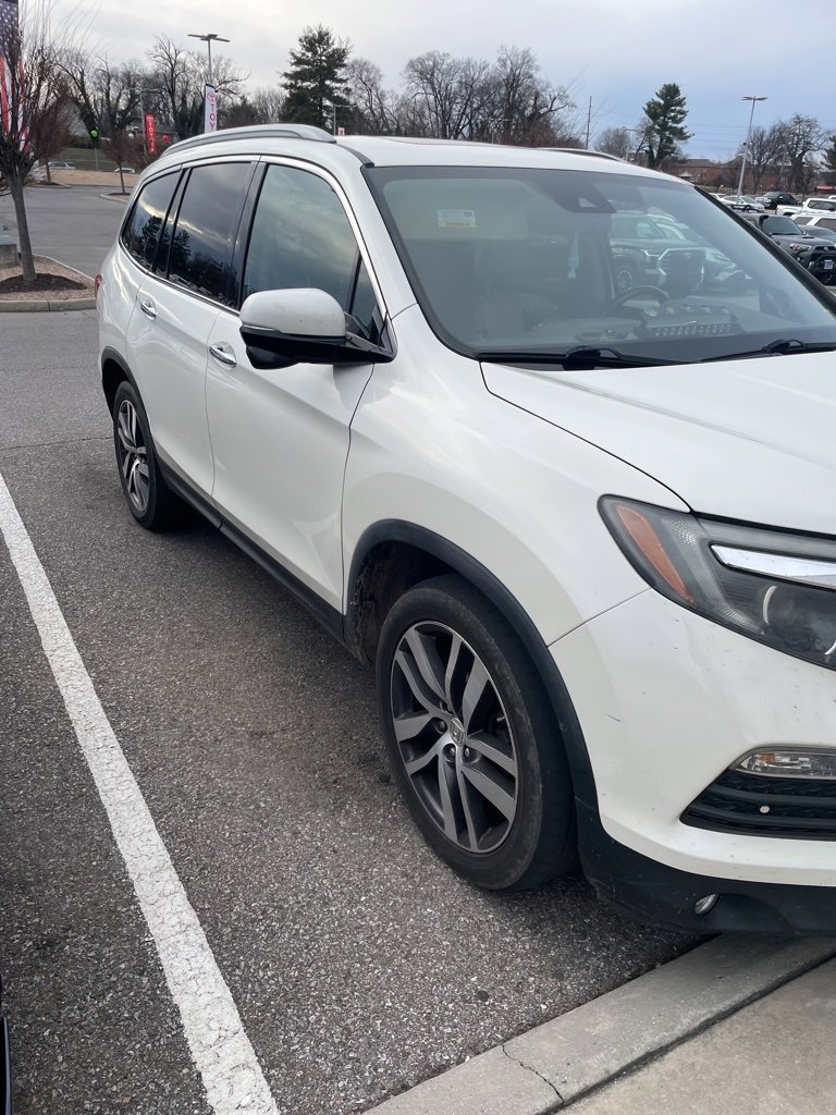 2016 Honda Pilot Touring's photo