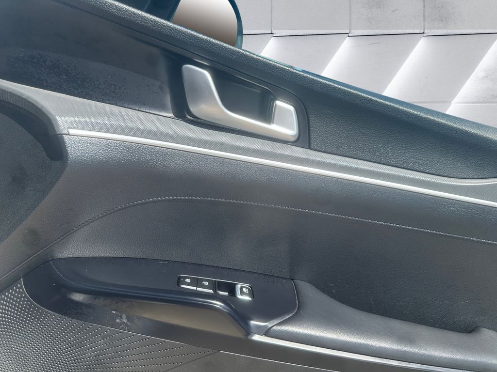 2022 Kia K5 GT-Line photo 14