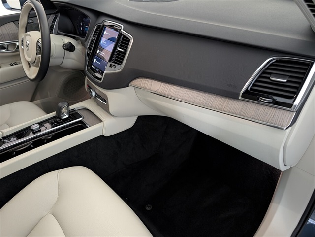 2024 Volvo XC90 B5 Plus photo 14