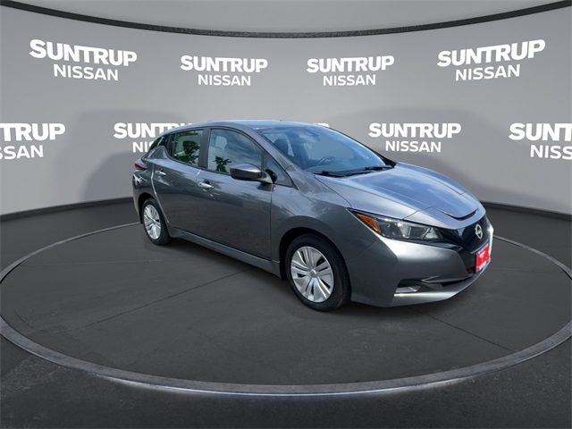 2025 Nissan Leaf S photo 2