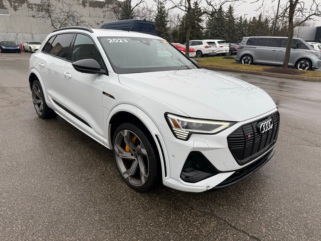 2023 Audi e-tron S Premium Plus's photo