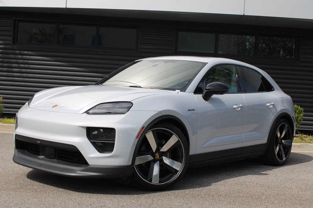 2024 Porsche Macan Base's photo