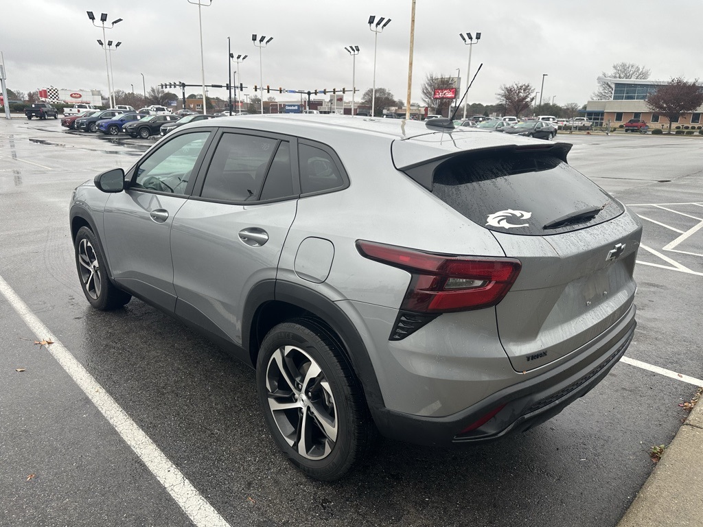 2024 Chevrolet Trax photo 2
