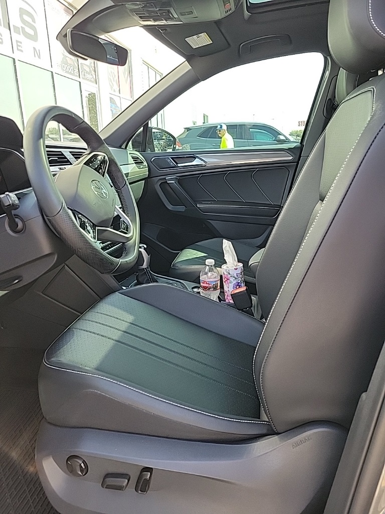 2024 Volkswagen Tiguan SE R-Line Black photo 3