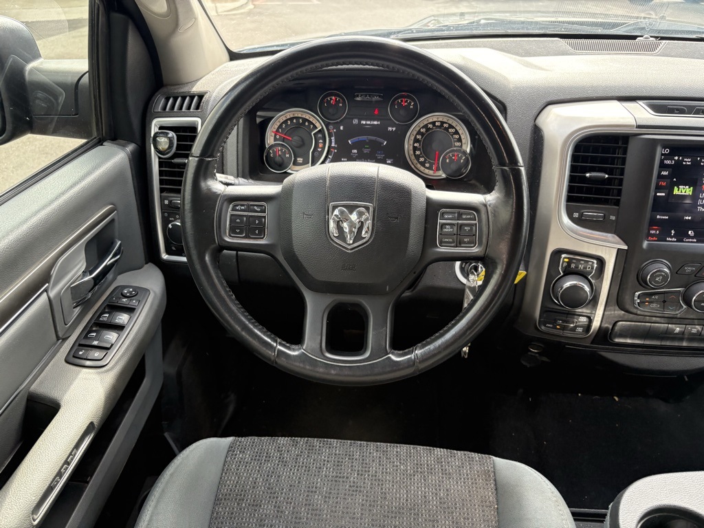 2019 Ram 1500 SLT photo 6