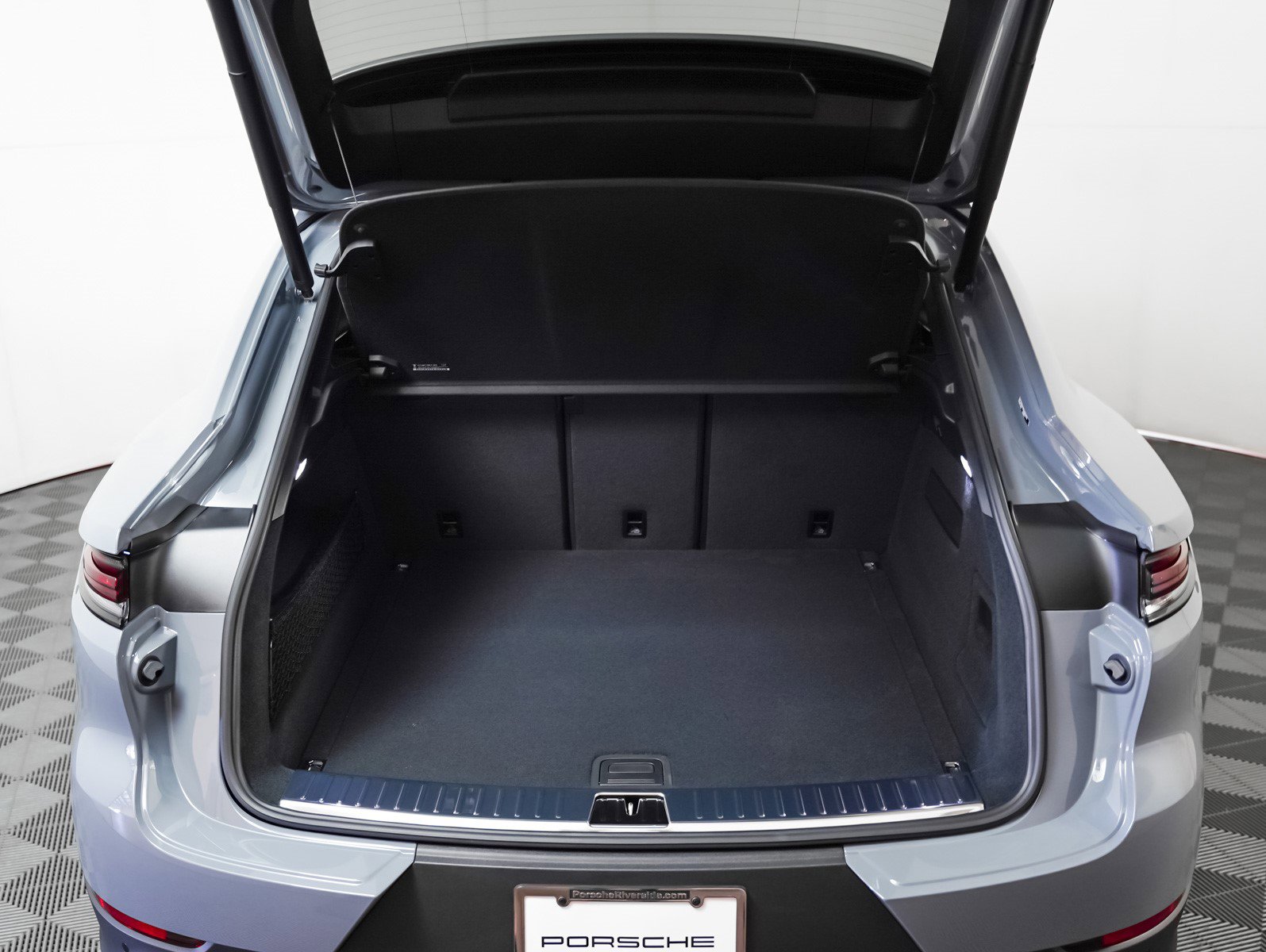 2025 Porsche Cayenne Coupe photo 27