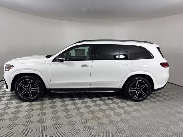2026 Mercedes Benz GLS 450 4MATIC photo 3