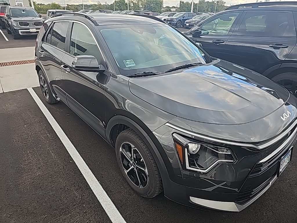 2023 Kia Niro EX photo 2