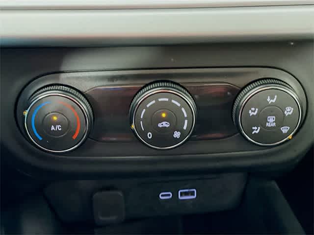 2025 Chevrolet Trax LS photo 15