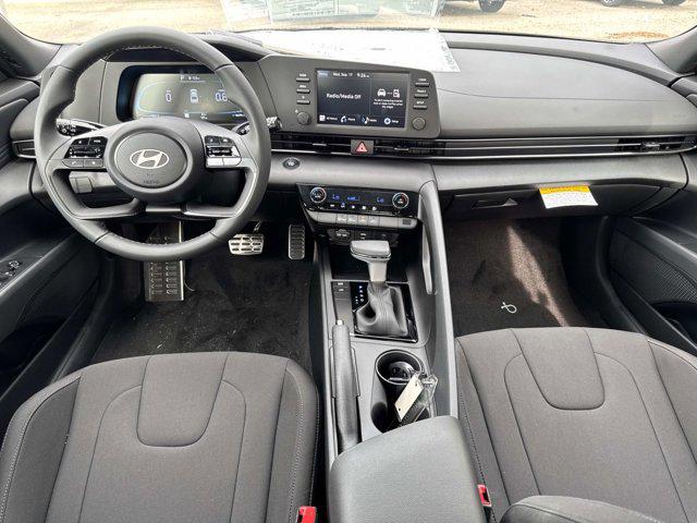 2025 Hyundai Elantra SEL Sport photo 17