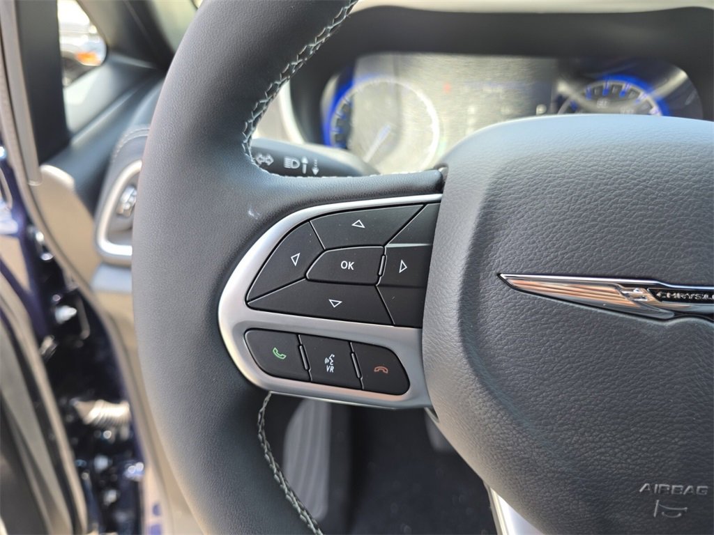 2025 Chrysler Pacifica photo 18