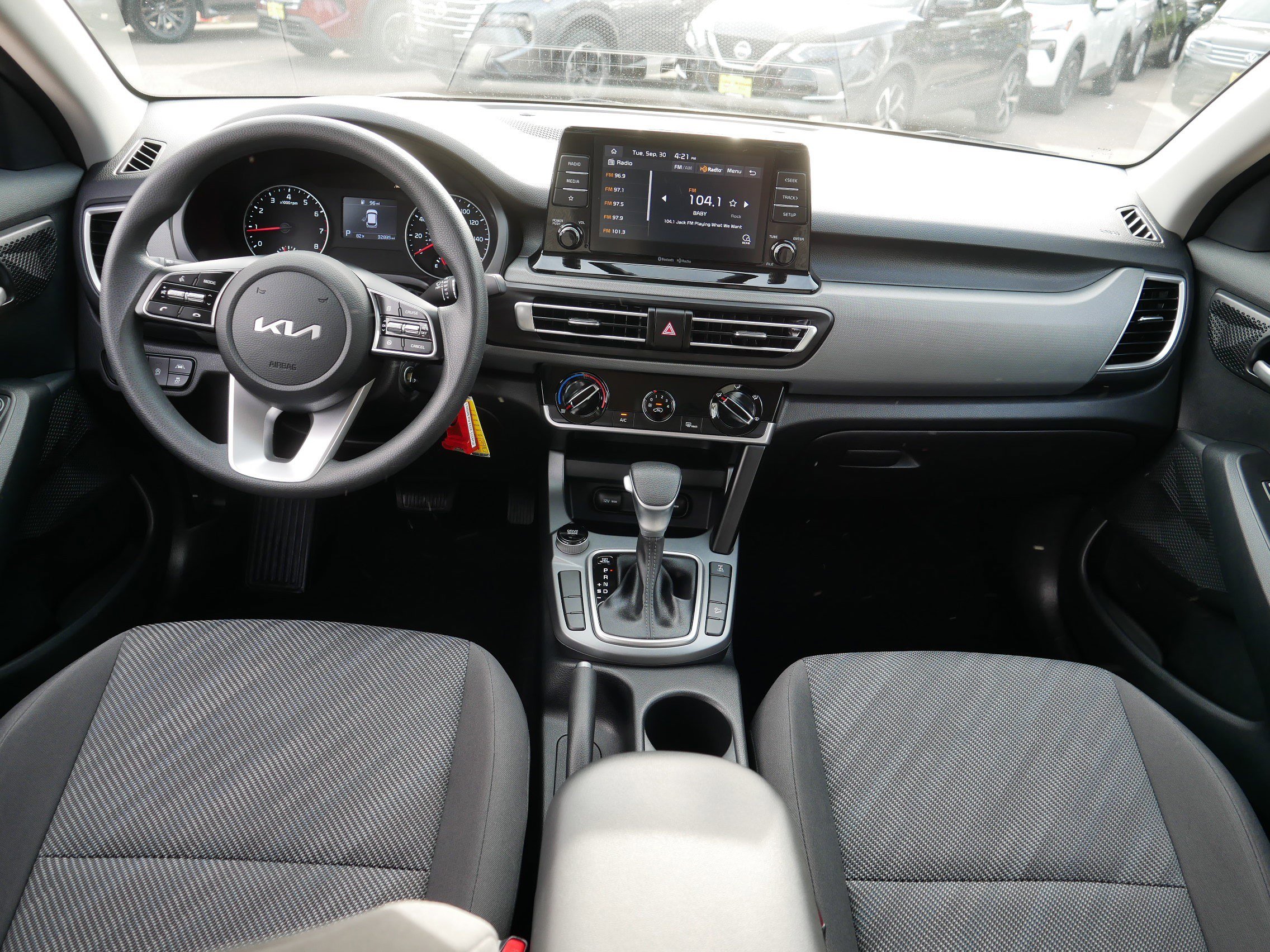 2023 Kia Seltos LX photo 7
