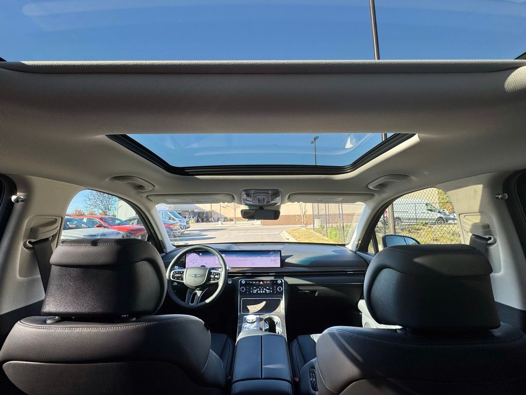 2025 Genesis GV80 2.5T Advanced photo 2