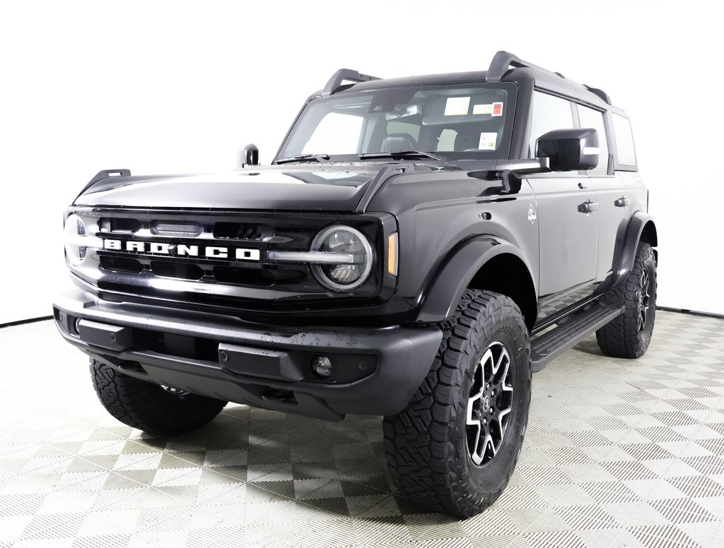 2023 Ford Bronco Outer Banks photo 2