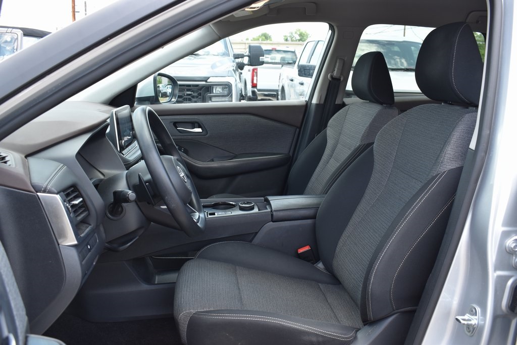 2023 Nissan Rogue SV photo 6