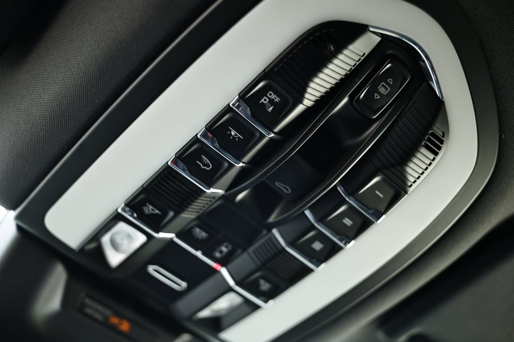 2024 Porsche Macan T photo 41