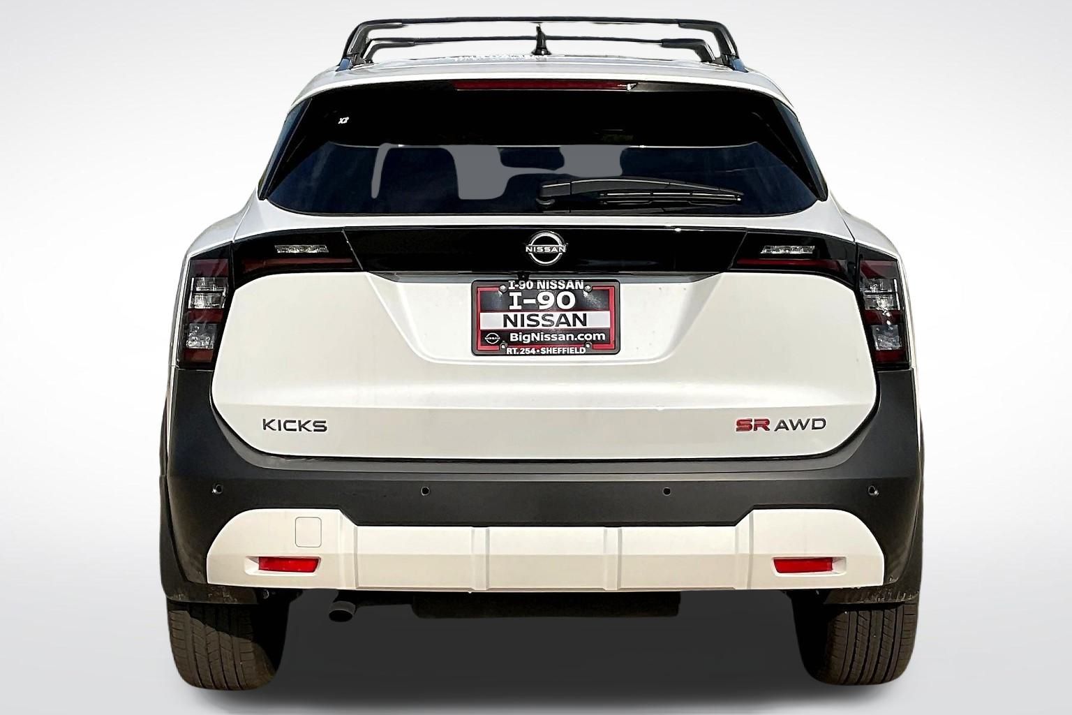 2026 Nissan Kicks SR photo 3