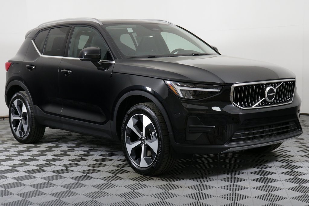 2025 Volvo XC40 Core's photo