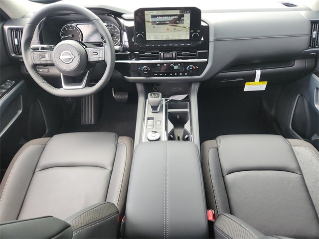 2025 Nissan Pathfinder SL photo 9