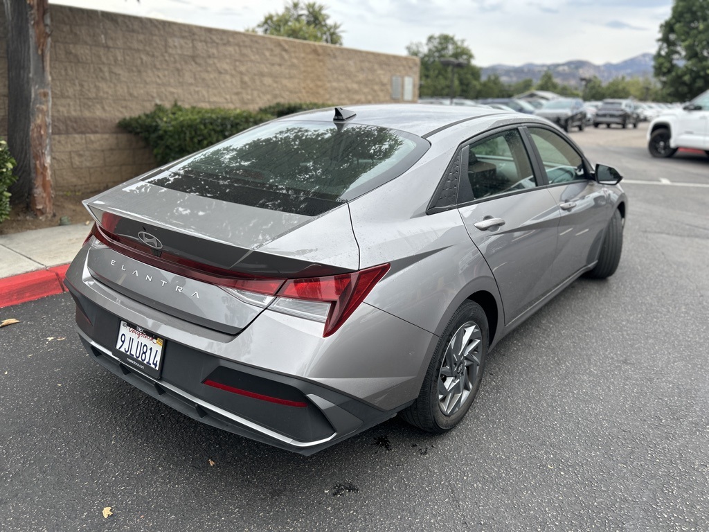 2024 Hyundai Elantra SEL photo 7