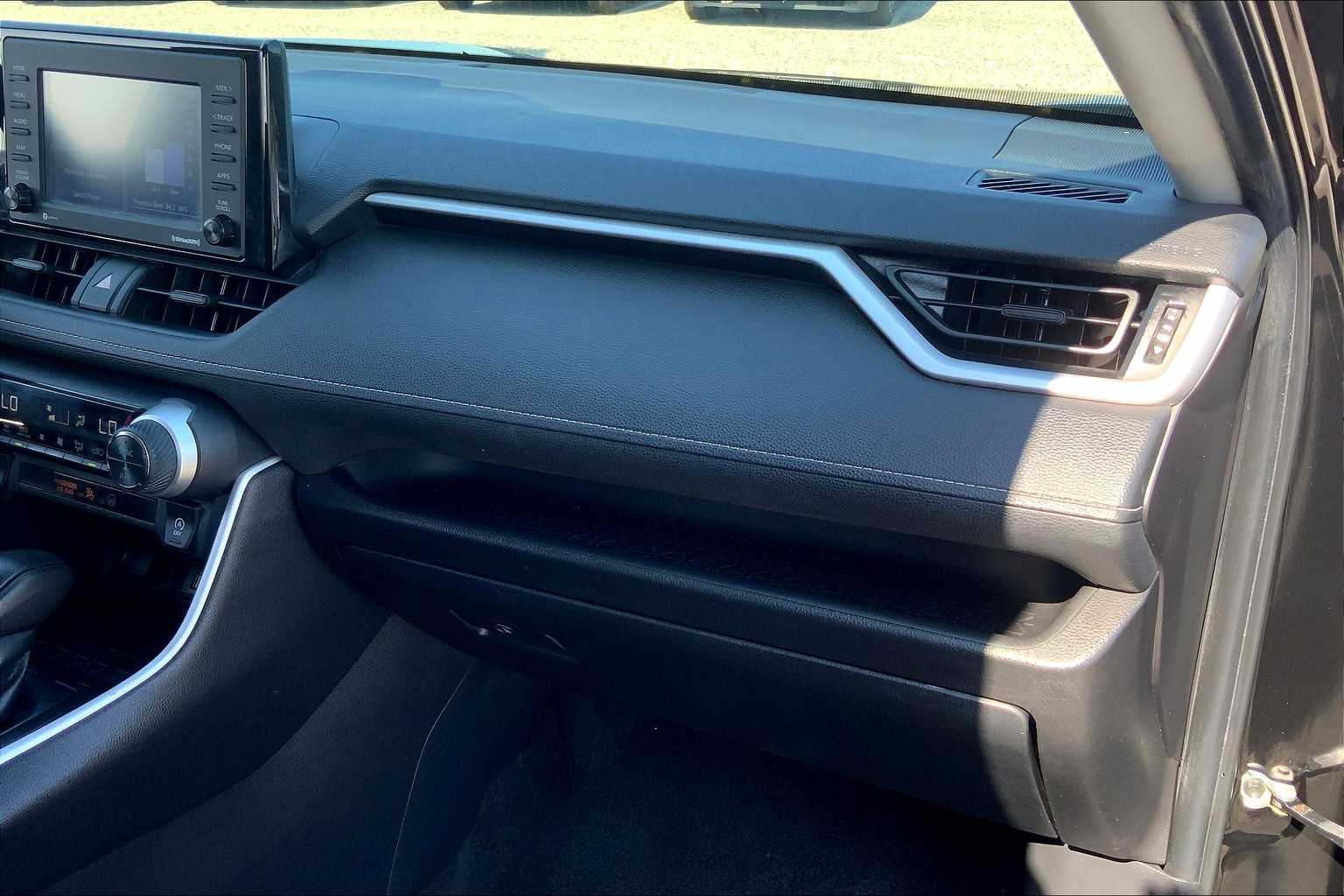 2022 Toyota RAV4 XLE photo 16