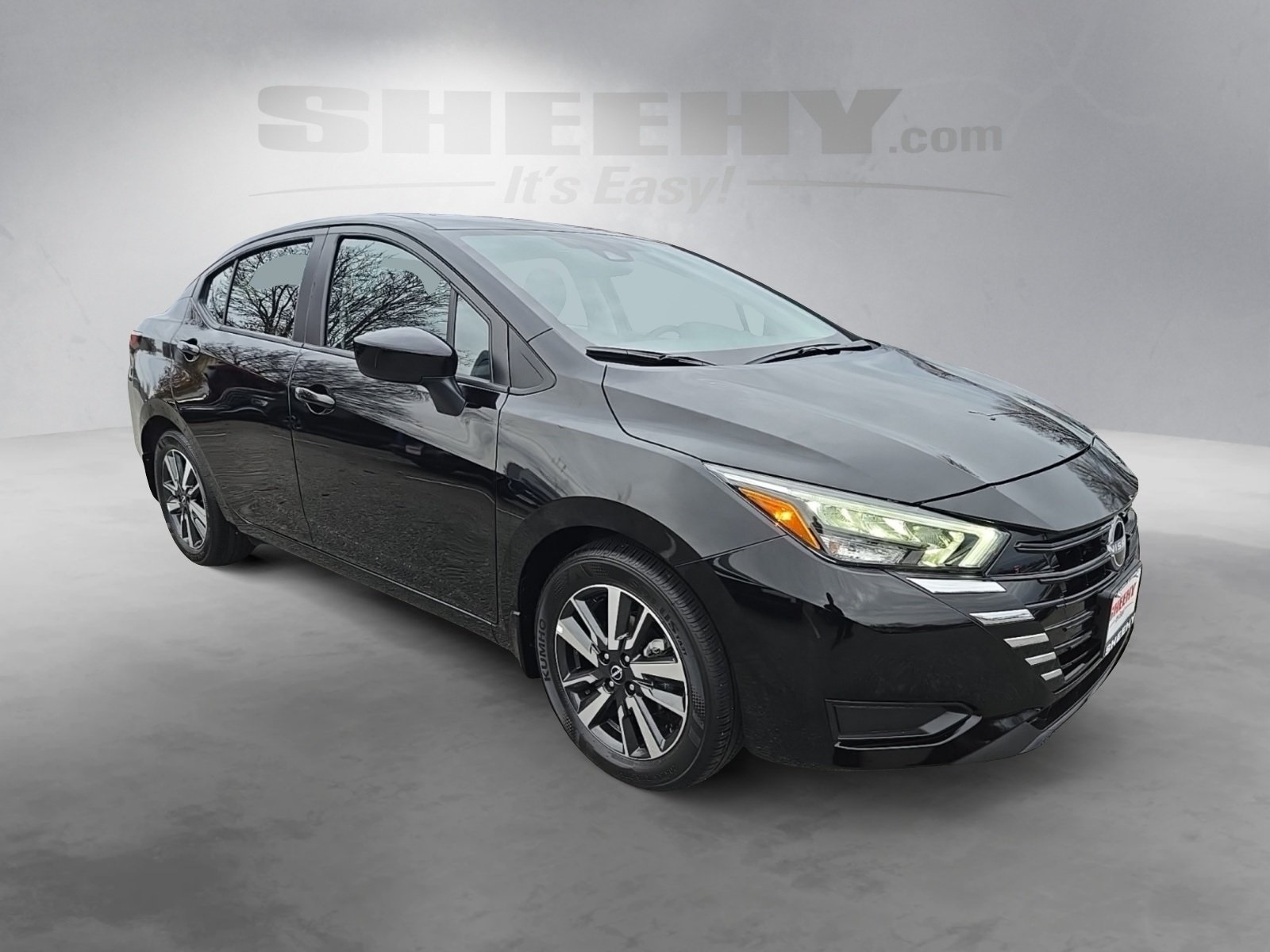2025 Nissan Versa 1.6 SV photo 2