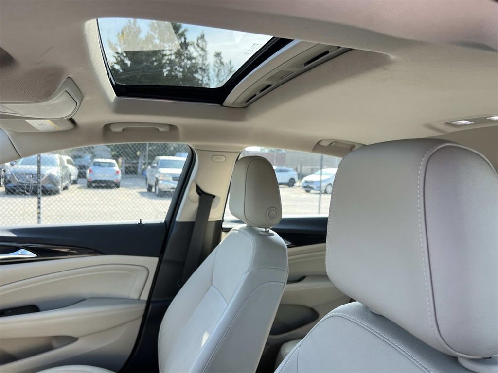 2018 Buick Regal Essence photo 14