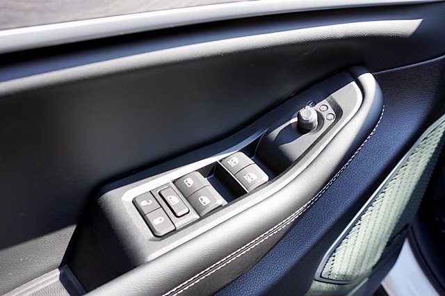 New 2023 Bright White Clear-Coat Exterior Paint Jeep 4xe image 26