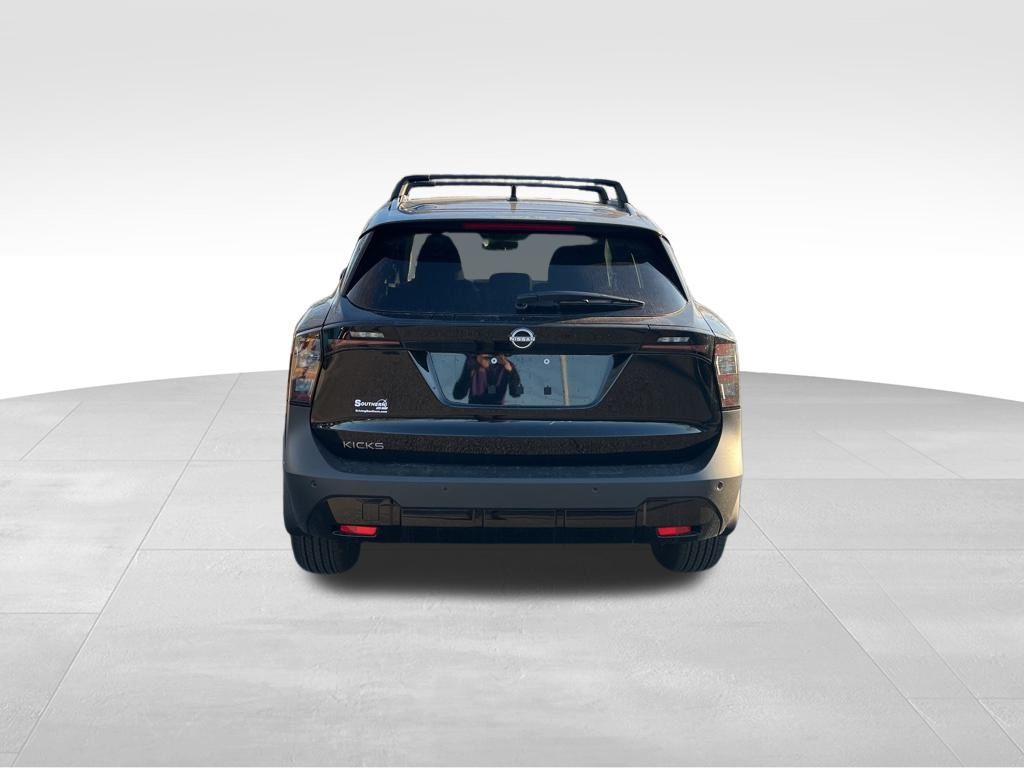 2025 Nissan Kicks SV photo 3