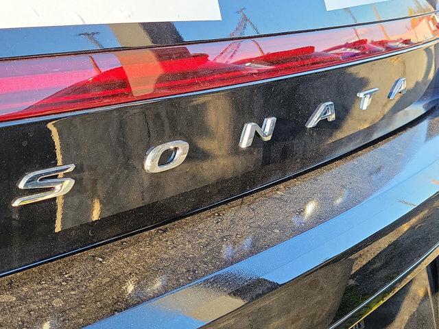 New 2023 Onyx Black Hyundai Limited image 6