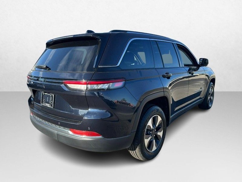 2024 Jeep Cherokee Limited 4xe photo 3