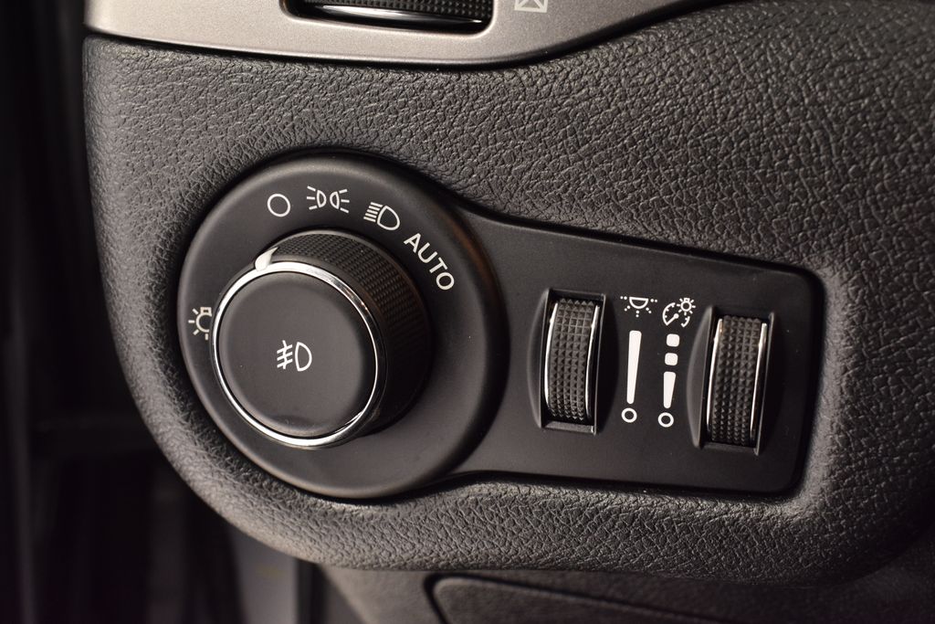 2020 Jeep Cherokee Latitude photo 14