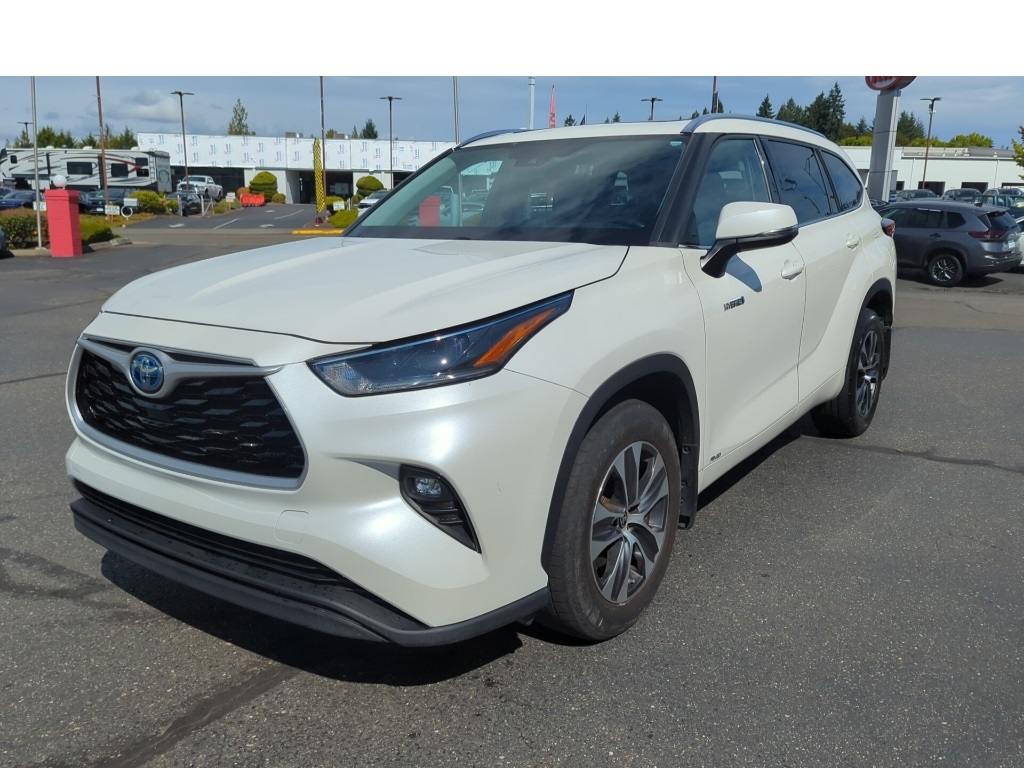 2021 Toyota Highlander Hybrid XLE photo 2