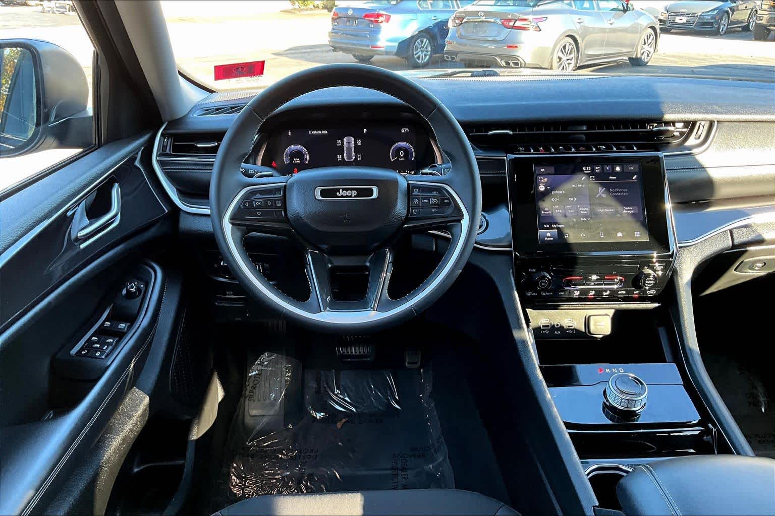 2023 Jeep Grand Cherokee Laredo photo 2