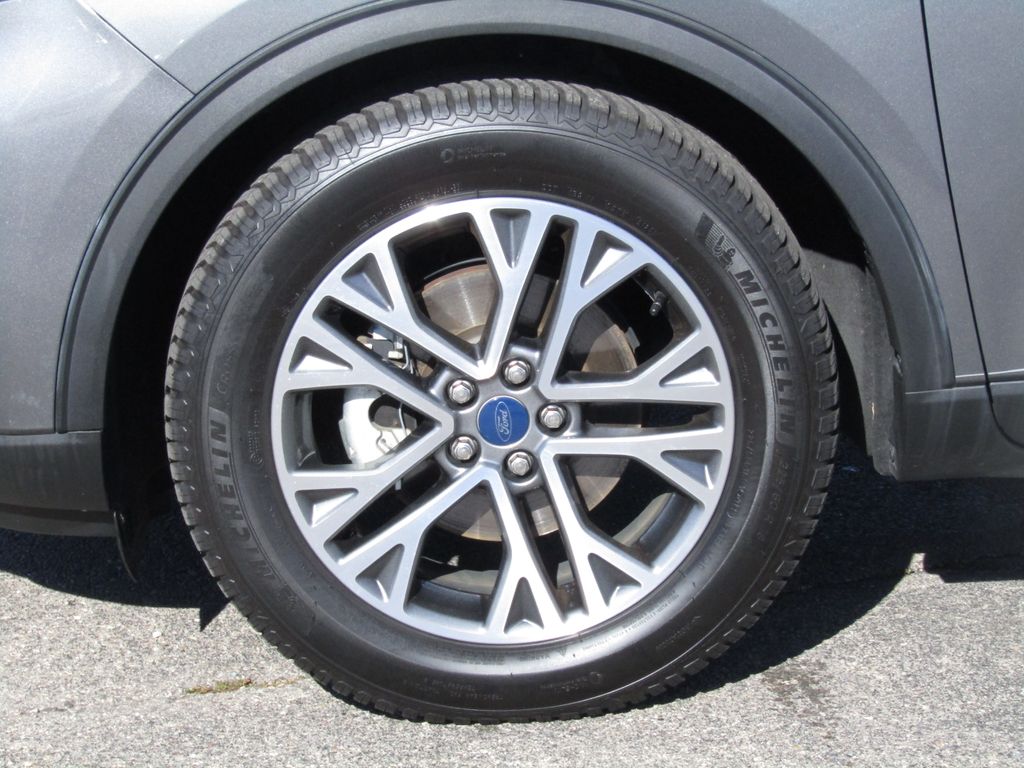 2022 Ford Escape Hybrid SEL photo 2