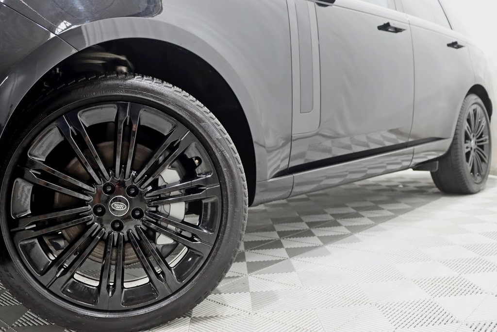 2023 Land Rover Range Rover SE photo 4