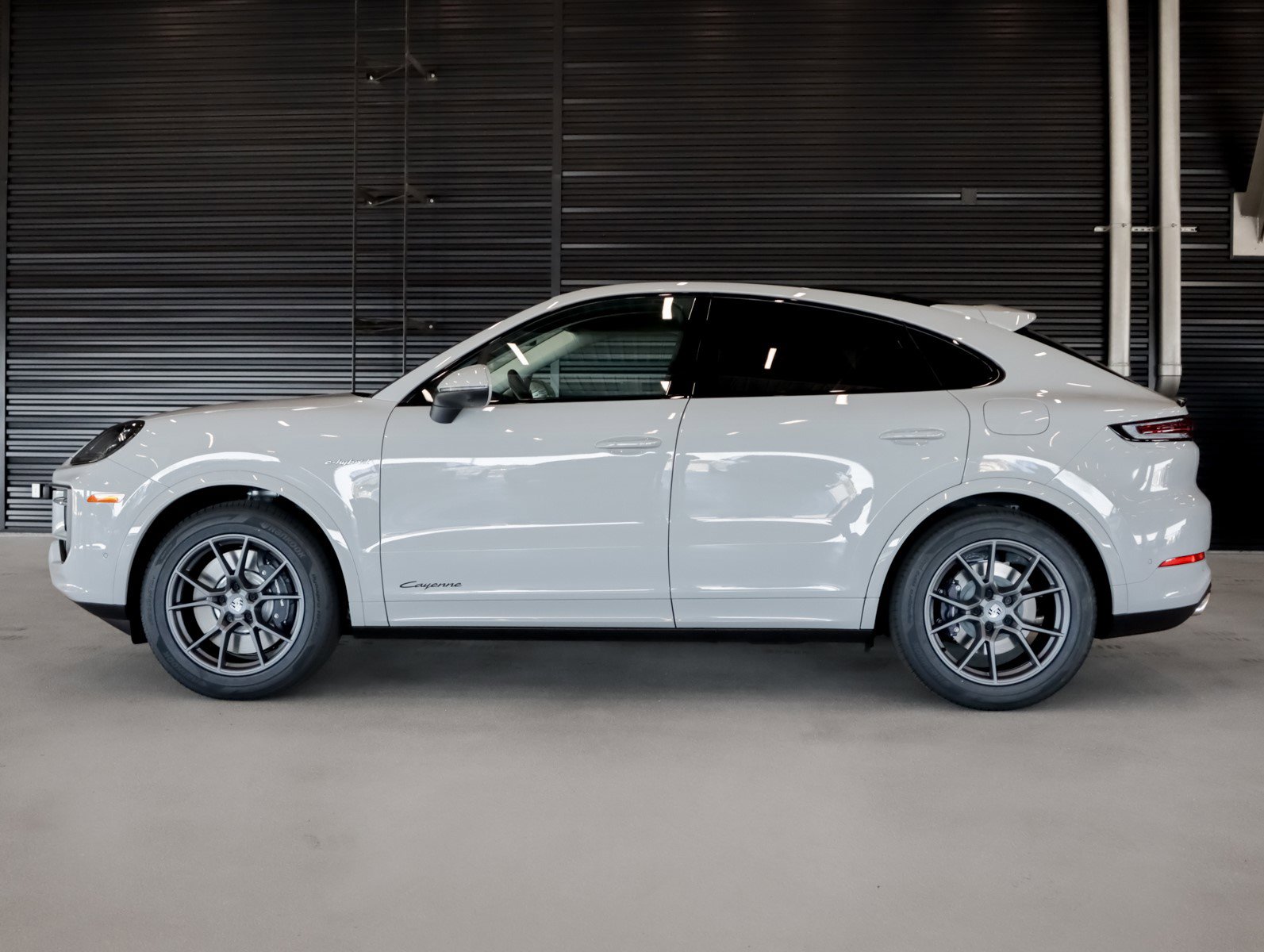 2025 Porsche Cayenne E-Hybrid Coupe photo 2